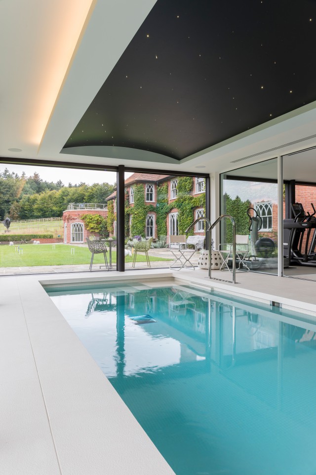 Bianco Luna tiles and mosaic lining 1