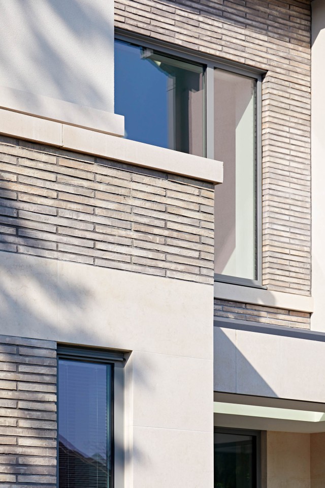 Modern family home in a private suburban street 3
